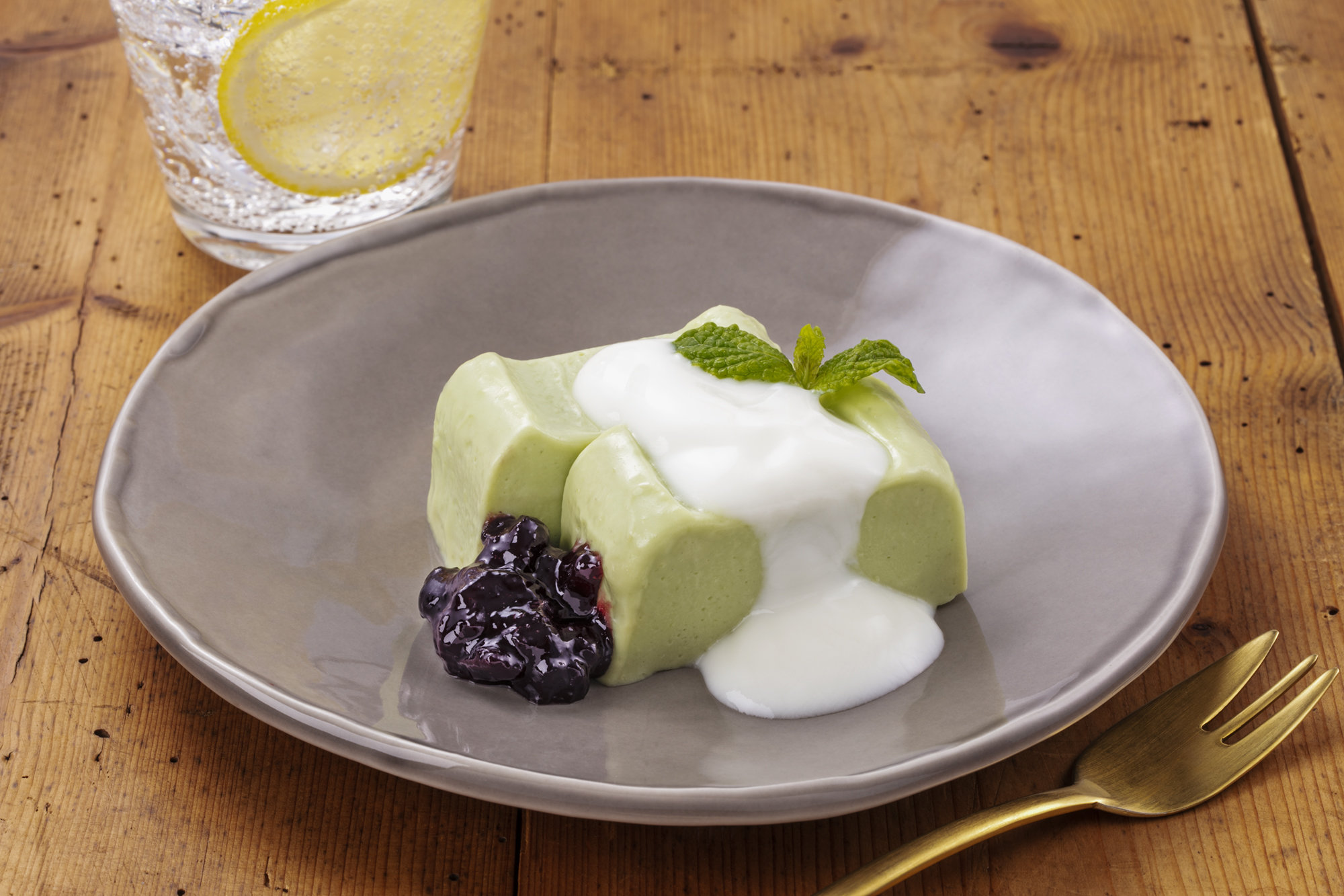 小岩井乳業株式会社｜しあわせレシピ｜アボカドとヨーグルトの